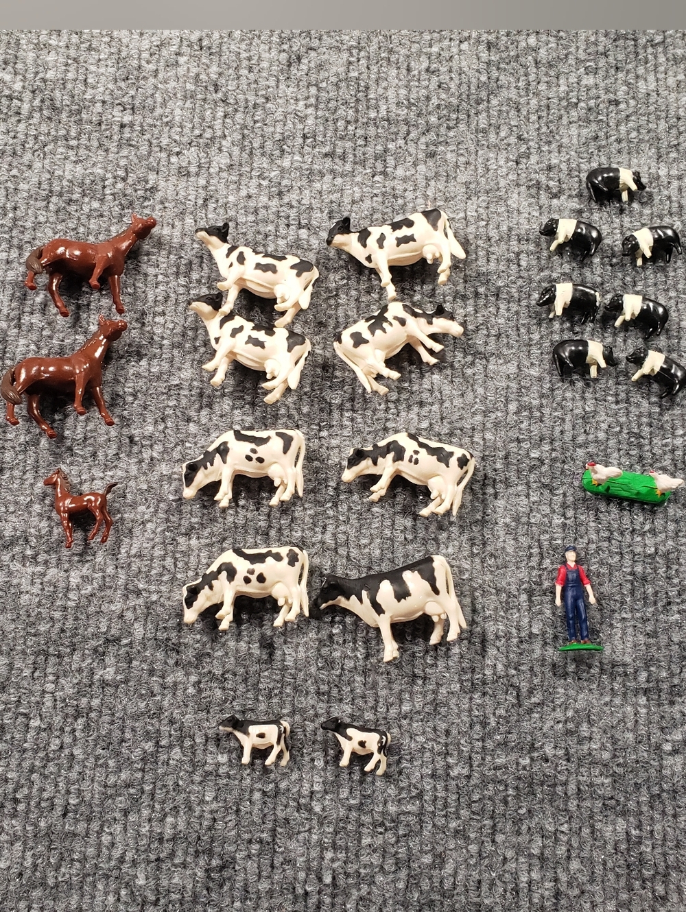 Ertl Farm/Country Animal Figure Lot 22 pc Vintage Diorama Plastic Asst. Cow Pig
